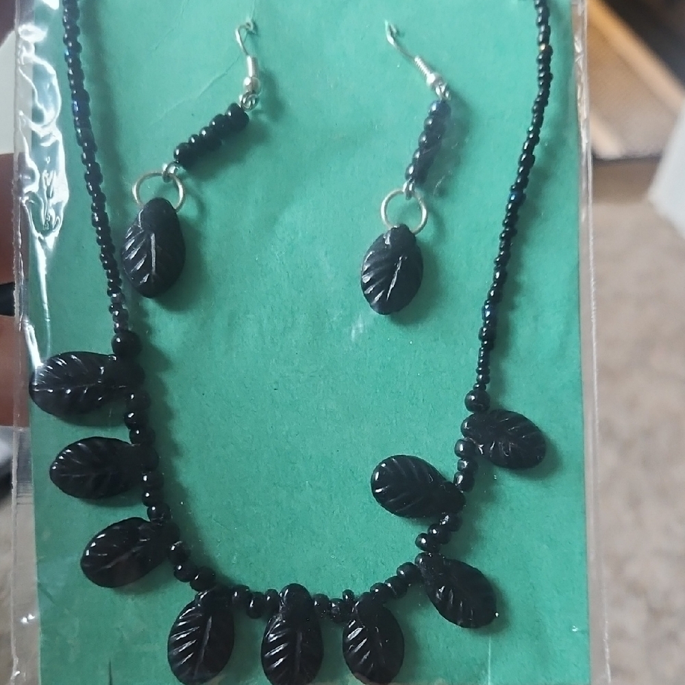 Elegant Black Leaf Jewelry Set